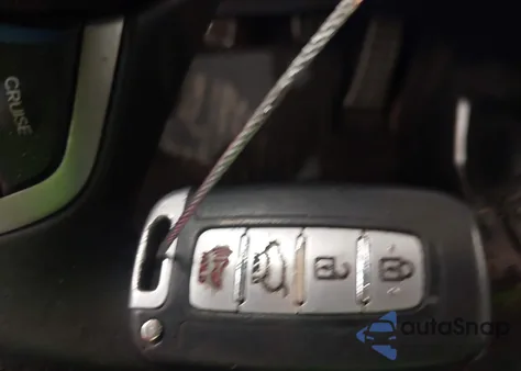 2014 Hyundai Veloster Base W/Red z USA, uszkodzony, nr VIN KMHTC6AD8EU191509